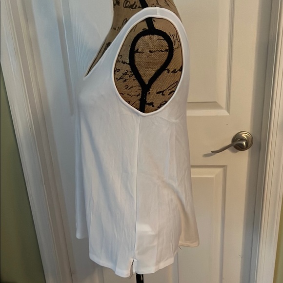 GAP White Relaxed V-neck Tank Top - Picture 4 of 6